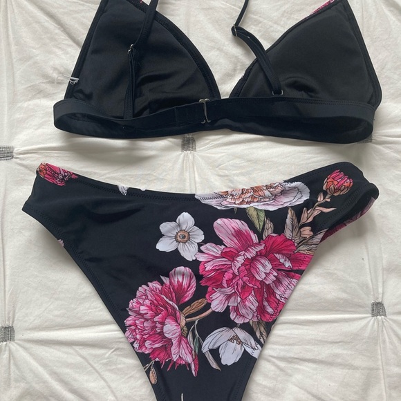 Two piece bathing suit - Picture 2 of 6